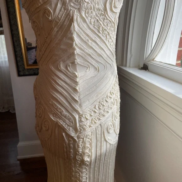 Designer Cache Elegant Sheath Amazing Applique - Picture 12 of 16